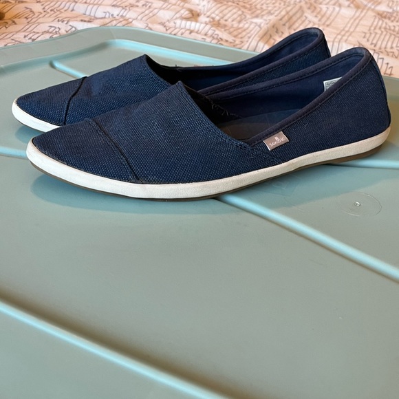 Blue Sanuk Flats - Picture 3 of 7